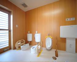 ◇トイレ◇明るくて清潔なトイレ、無理なくトイレトレーニングがすすみます